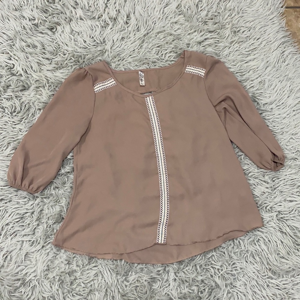 NWOT XL Tan Aztec Embroidered Peephole Back Blouse